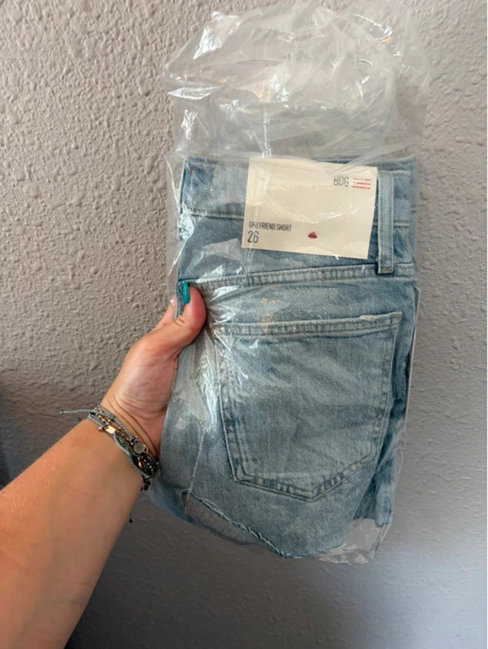 Nwt BDG Girlfriend Short Light Wash size 26. 2in inseam. $49 retail